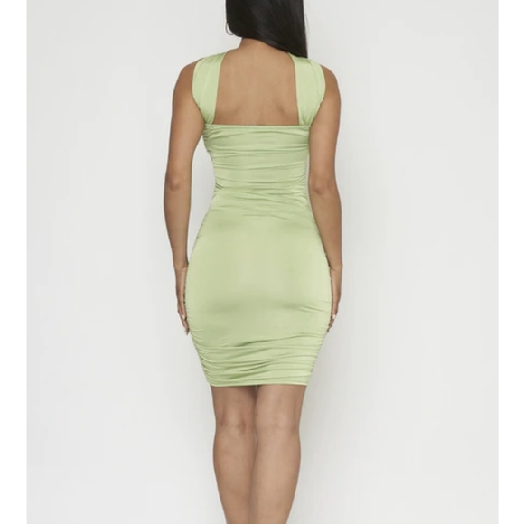 🐆🐆🐆🐆Bundle!! GREEN RUCHED DRESS - Picture 3 of 3